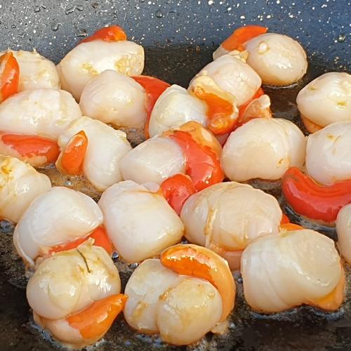 Fresh scallops sauteed in roasted garlic olive oil & butter